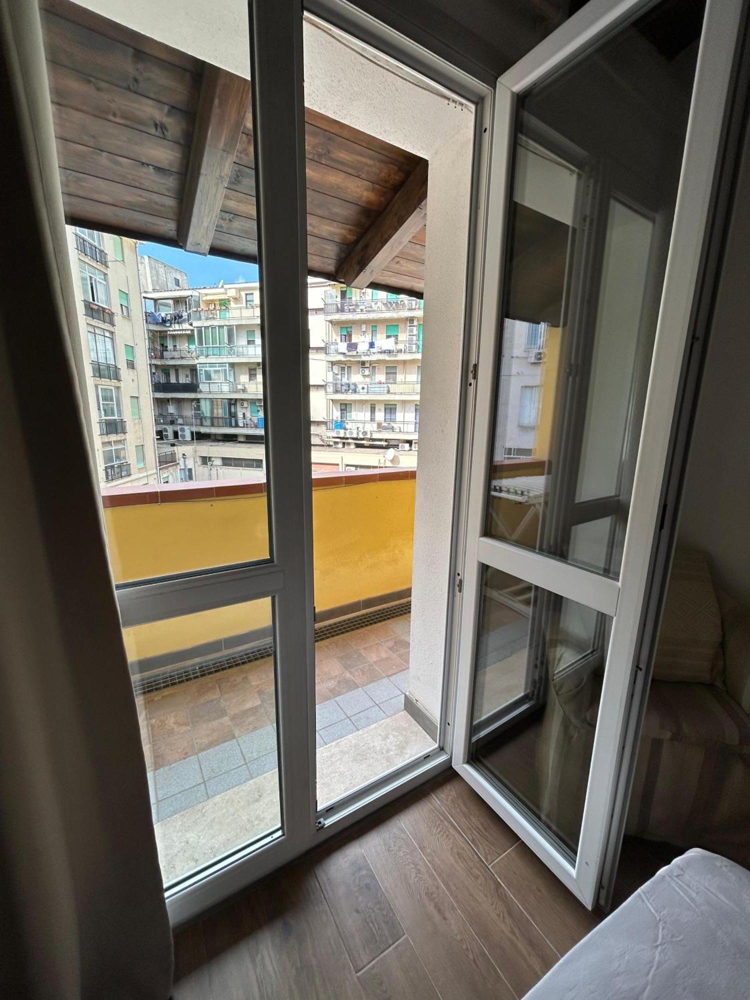 Appartamento Con Terrazzo Privato E Netflix Cagliari Exterior foto