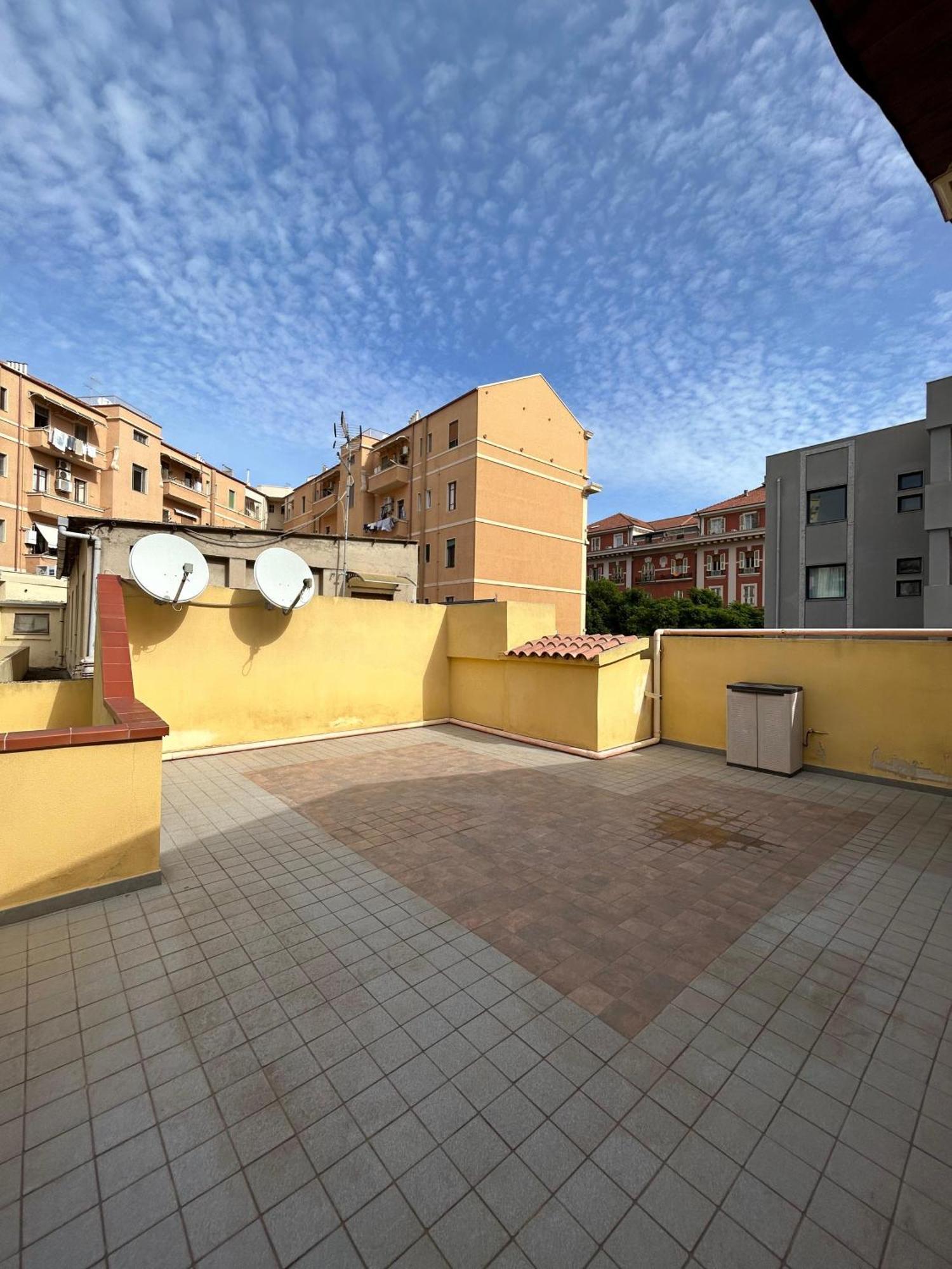 Appartamento Con Terrazzo Privato E Netflix Cagliari Exterior foto