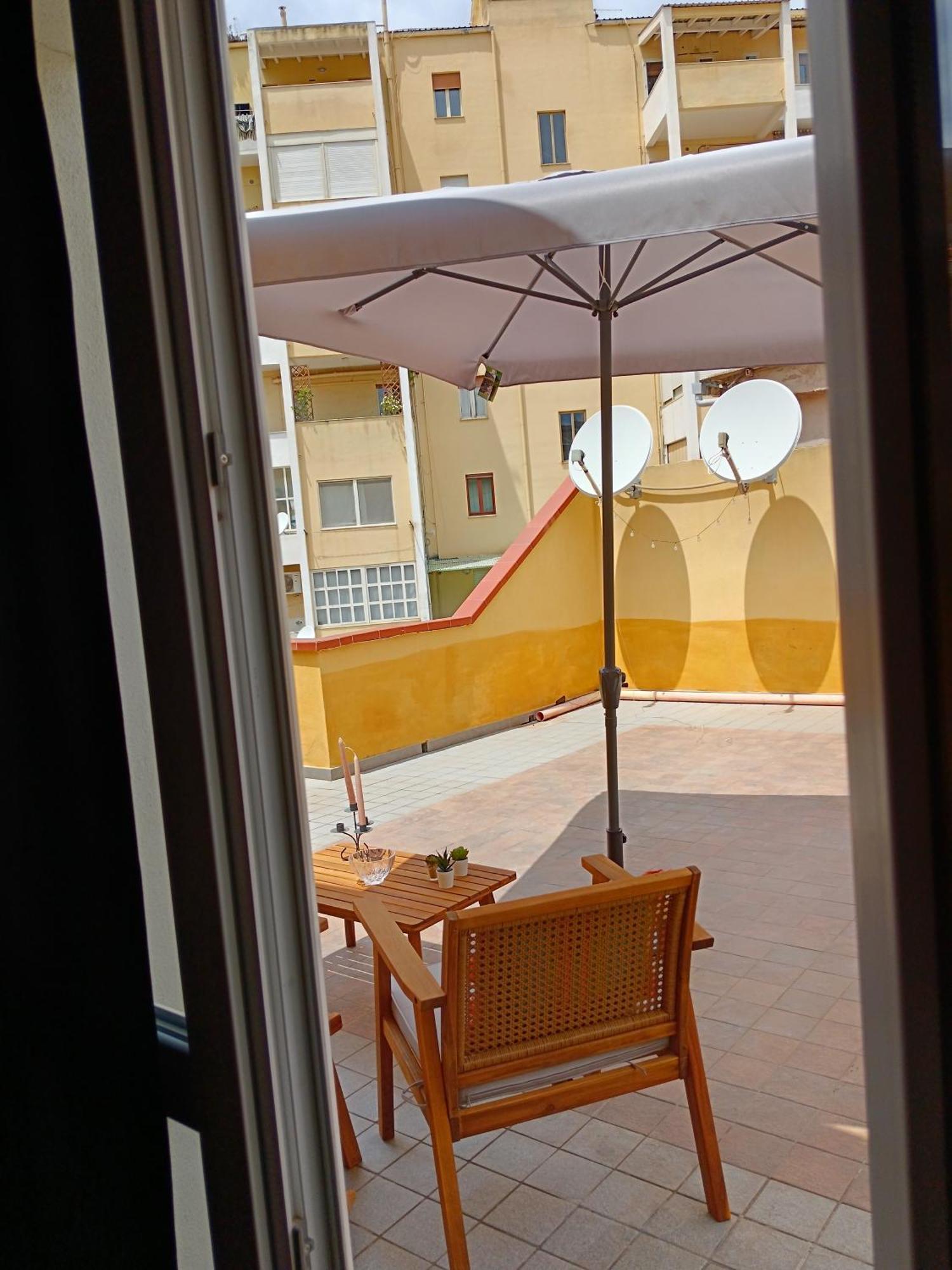 Appartamento Con Terrazzo Privato E Netflix Cagliari Exterior foto